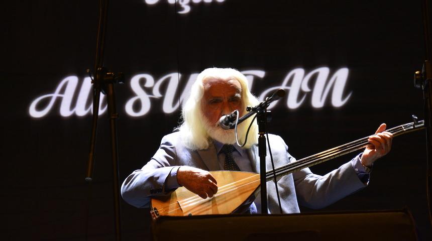 Bursa'da "Aşık Veysel Yılı" konseri düzenlendi