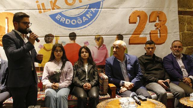 Tarım ve Orman Bakanı Vahit Kirişci, Kahramanmaraş'ta gençlerle bir araya geldi: