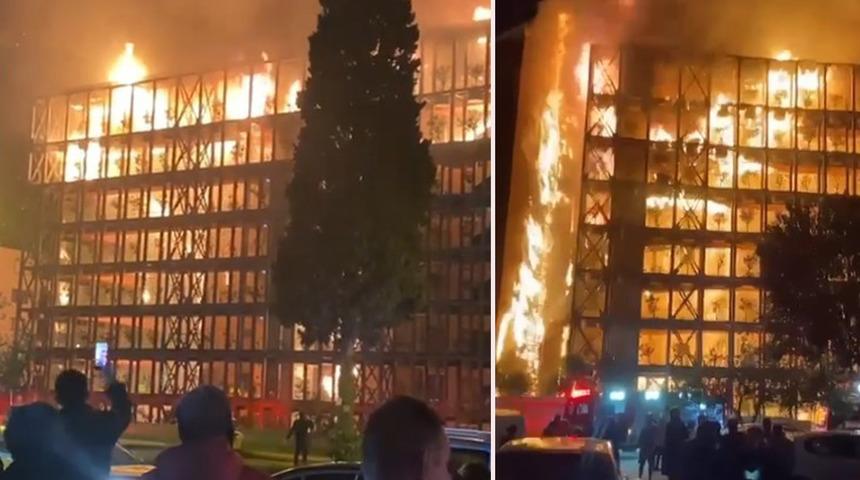 İzmir'de Folkart'taki yangınla ilgili çarpıcı gelişme! Caddeye bakan bloğun altında bulundu, o ihtimal güçlendi