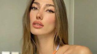 Şevval Şahin bikinili pozlarını peş peşe paylaştı! Beğeni butonu çöktü