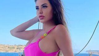 Ebru Polat elbisesinin düğmelerini açıp paylaştı! Sütyen giymedi! 