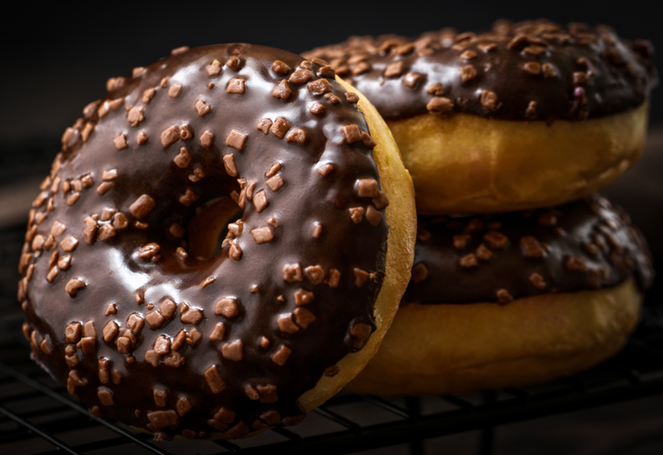 Pofuduk çikolatalı donut tarifi! Tam kıvamında donut nasıl yapılır?