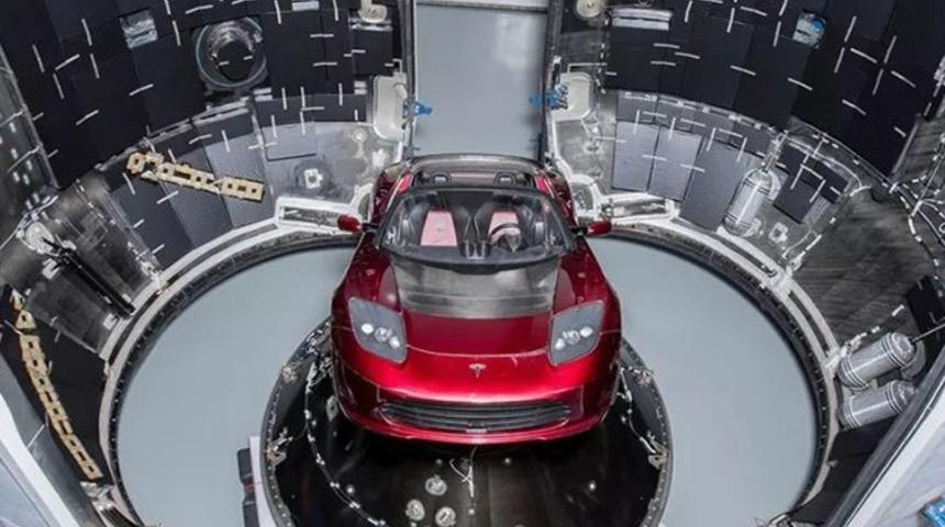 Tesla Roadster&rsquo;ı Mars&rsquo;a yolluyor