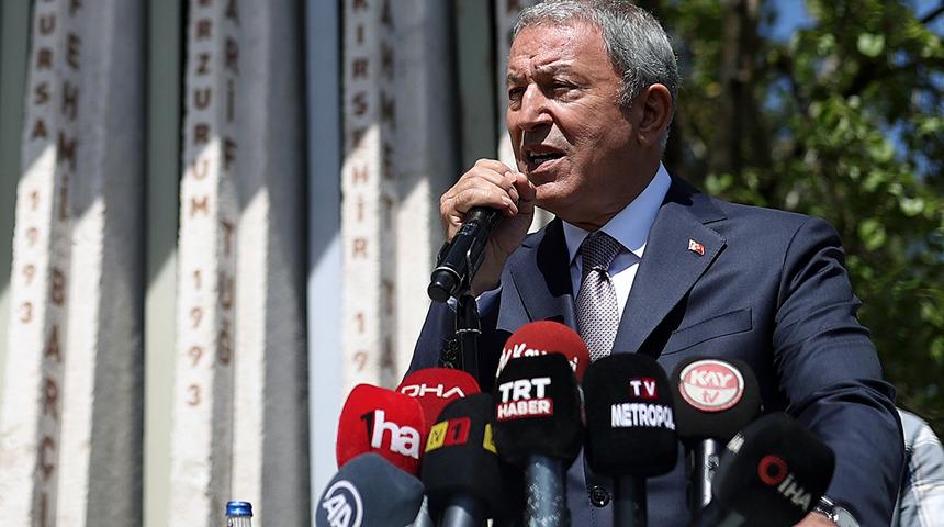 Bakan Akar'dan sert sözler! "İki yol var, başka yok!" diyerek net mesaj verdi: Hepimizin uyanık olması lazım