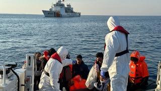 Çanakkale açıklarında düzensiz göçmen operasyonları