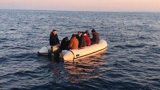 İzmir açıklarında 24 düzensiz göçmen kurtarıldı, 9 düzensiz göçmen yakalandı