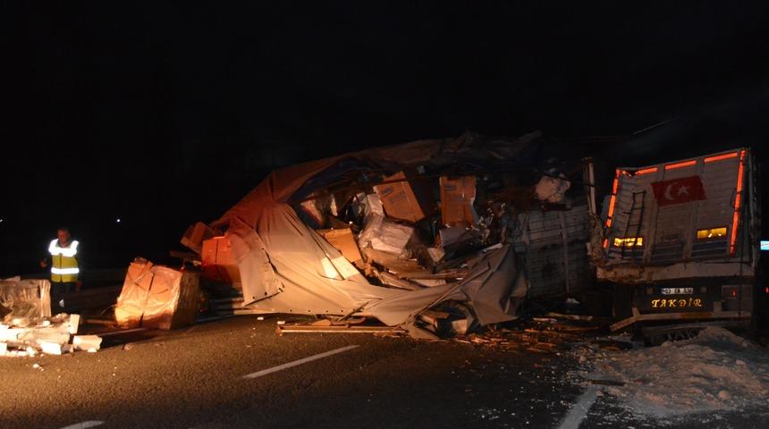 Uşak'taki trafik kazasında 1'i ağır 2 kişi yaralandı