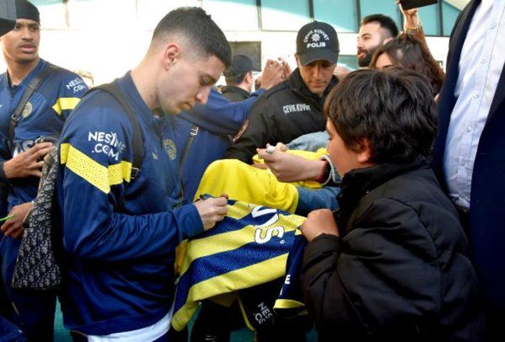 Minik hayranı Fenerbahçe'nin yıldızı Arda Güler'i görünce gözyaşlarına hakim olamadı! G4