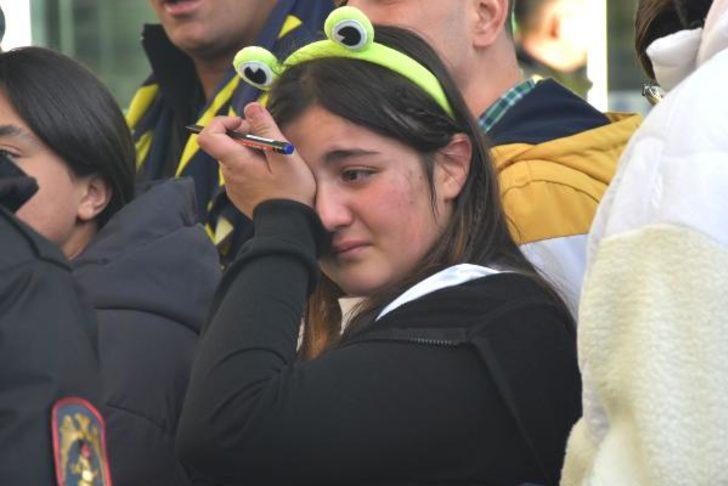 Minik hayranı Fenerbahçe'nin yıldızı Arda Güler'i görünce gözyaşlarına hakim olamadı! G5