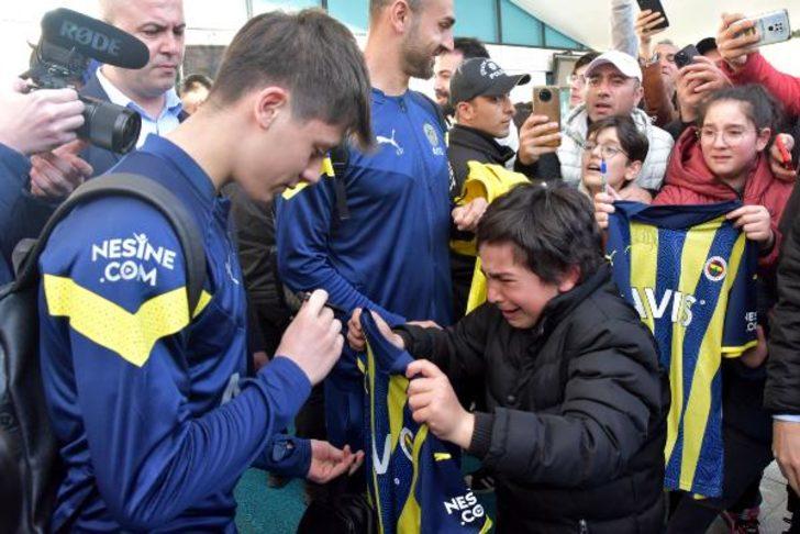 Minik hayranı Fenerbahçe'nin yıldızı Arda Güler'i görünce gözyaşlarına hakim olamadı! G3