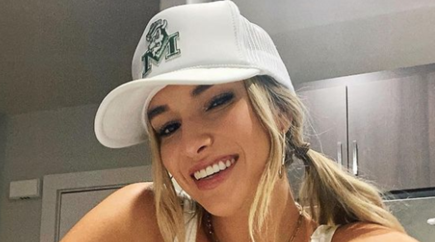 Sosyal medyanın nabzını yükseltti! Transparan iç çamaşırlarıyla yatağa uzanıp poz verdi... “Hiçbir şey giymeseymişsin”