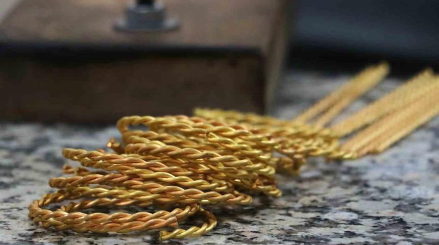 'Gram altında 1700 TL söylentileri...' Altın fiyatlarındaki hareketlilikle ilgi ona yöneldi! 'Talep çok fazla'