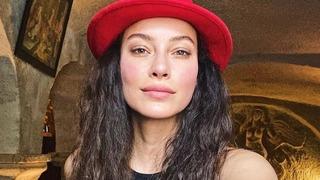 Kızılcık Şerbeti'nin Alev'i Müjde Uzman dekolteli pozuyla mest etti! Şimdi Abdullah Bey düşünsün