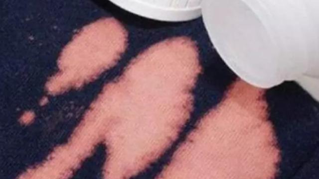 Çamaşır suyu lekesini çıkarmak çok kolay! Kıyafetlerinizi çöpe atmaya gerek kalmayacak