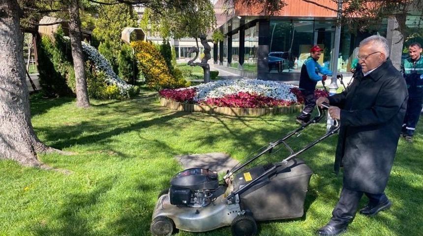 Başkan Büyükkılıç’tan belediye parkında bahar mesaisi
