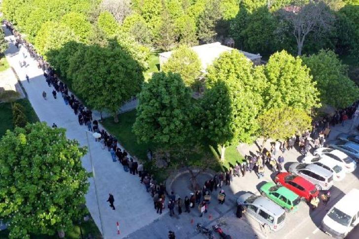 Kuyruğun sonu görünmüyor... Kayseri'de dikkat çeken kareler: "Televizyondan duydum geldim" G3