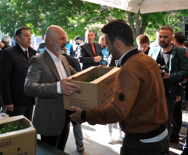 Kuyruğun sonu görünmüyor... Kayseri'de dikkat çeken kareler: "Televizyondan duydum geldim" G2