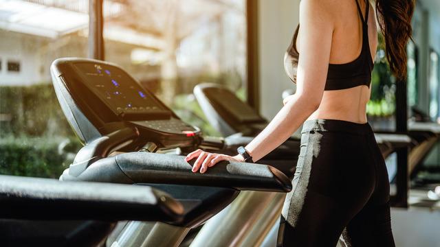 Koşu bandıyla zayıflamak mümkün mü? Koşu bandı zayıflamaya yardımcı olur mu, koşu bandında günlük ne kadar yürümeli?