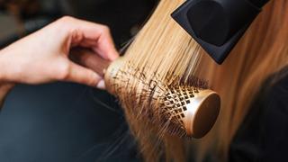 Bu saç modeli hatası en az 10 yaş büyük gösteriyor! 40 yaş üstü kadınların yapmaması gereken saç modelleri