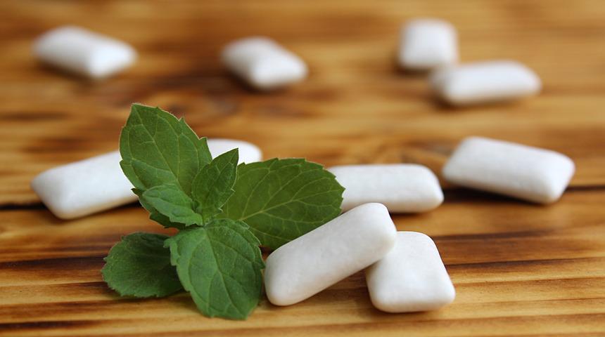 Sakızın faydaları nelerdir, mideye faydası nedir? Sakız çiğnemek mideyi rahatlatır mı, diyette şekerli sakız çiğnenir mi?