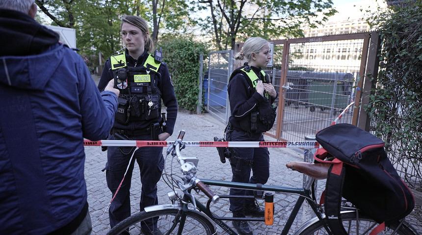 Almanya'da okul bahçesinde bıçaklı saldırı! Yaralılar var