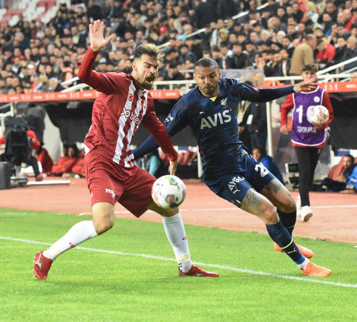 Sivasspor beraberliği sonrası Fenerbahçe'nin yıldızı İrfan Can Kahveci'ye olay sözler! "Sahada özür dile" G3