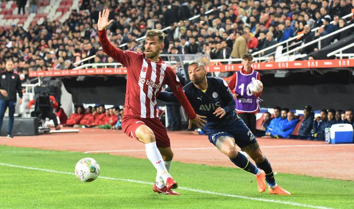 Sivasspor beraberliği sonrası Fenerbahçe'nin yıldızı İrfan Can Kahveci'ye olay sözler! "Sahada özür dile" G2