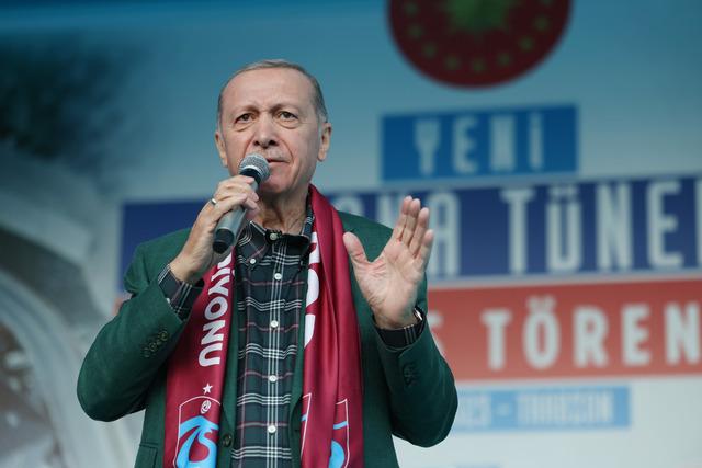 AA-20230503-31035777-31035772-CUMHURBASKANI_RECEP_TAYYIP_ERDOGAN_TRABZONDA