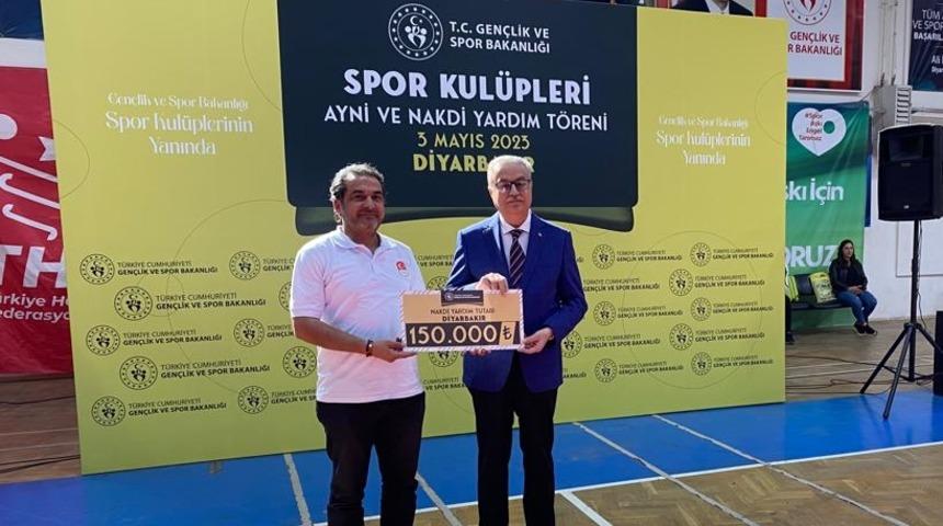 Diyarbakır ve Mardin'de amatör spor kulüplerine nakdi yardım yapıldı