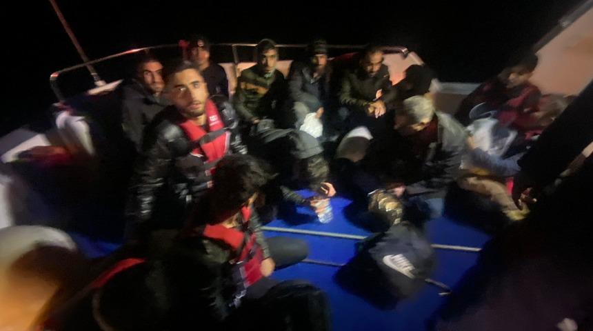 Muğla açıklarında 29 düzensiz göçmen kurtarıldı, 14 düzensiz göçmen yakalandı