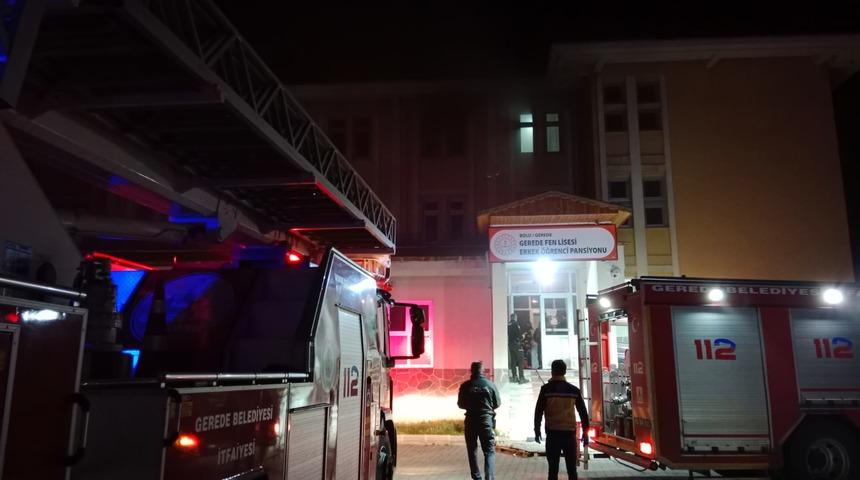 Bolu'da 70 öğrencinin kaldığı pansiyonda çıkan yangın söndürüldü