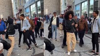Dünyanın dört bir yanında dans eden fenomen İstanbul’a geldi! Figürleri sinirlendirilince ortalık bir anda karıştı