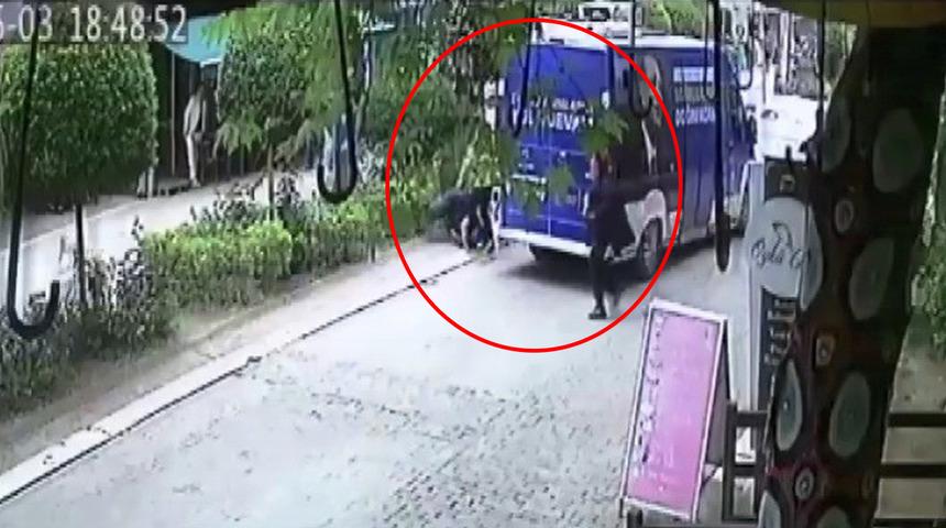 Balıkesir’de AK Parti seçim aracına saldırı! O anlar kamerada