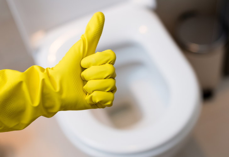 Sararmış tuvalet taşlarını anında bembeyaz yapıyor! Sadece profesyonellerin bildiği temizlik sırrı