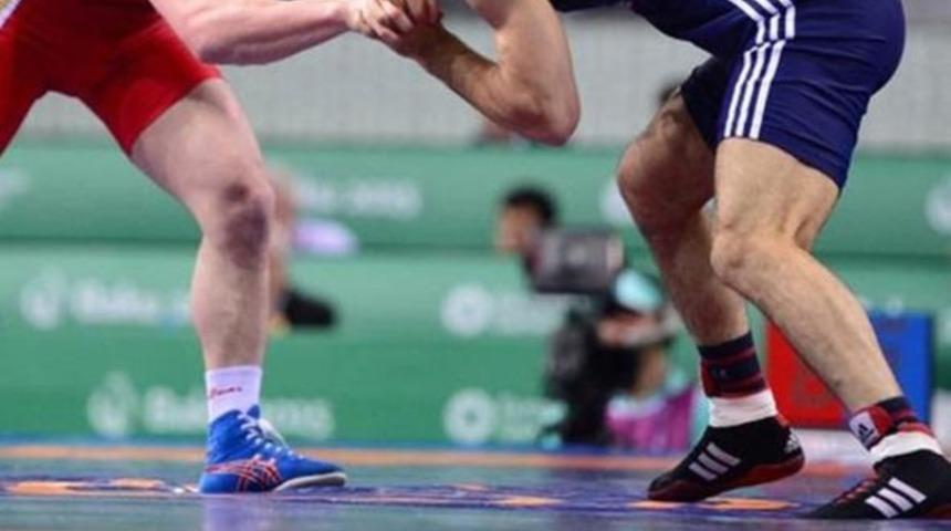 Folkl&ouml;rc&uuml;lerden sonra g&uuml;reş&ccedil;iler! İltica etmeye &ccedil;alışırken son anda yakalandılar!