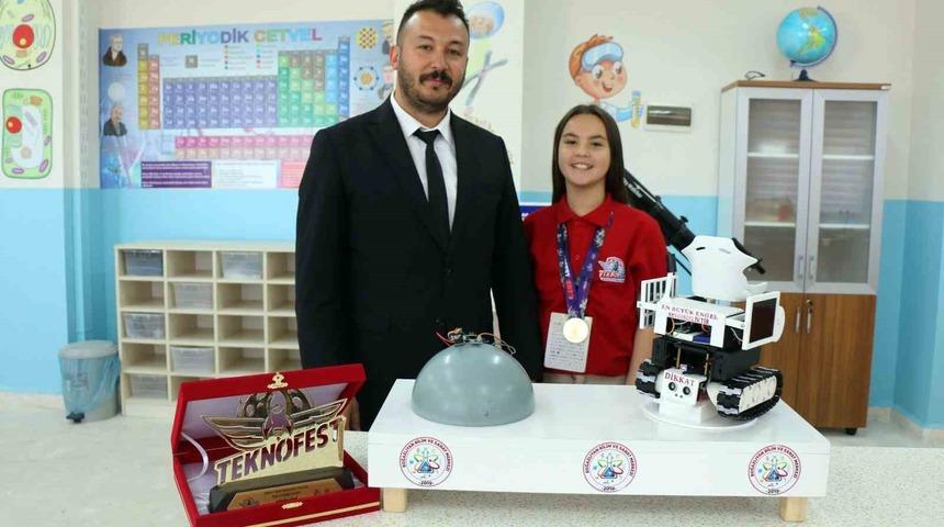 Omurilik felci hastaları için geliştirdikleri proje ile TEKNOFEST’te Türkiye birincisi oldular