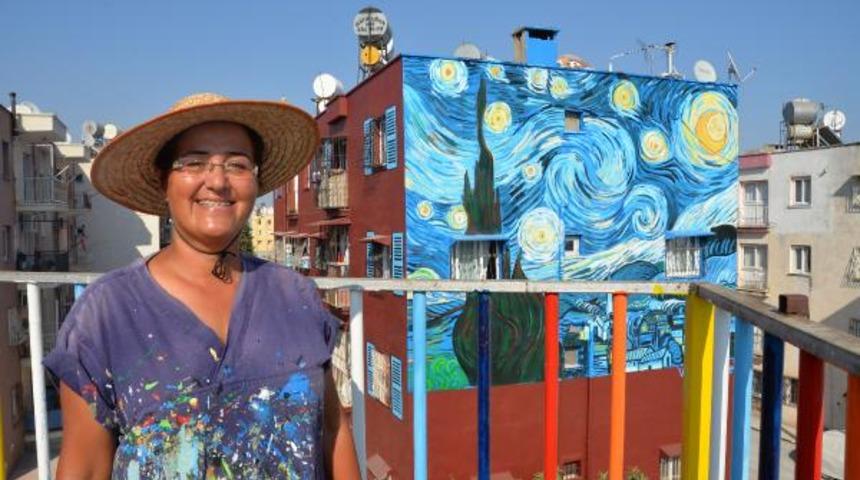 Frida&rsquo;da inecek var! Mersin&rsquo;in sokaklarını tablolarıyla donatan Nazife Abla 