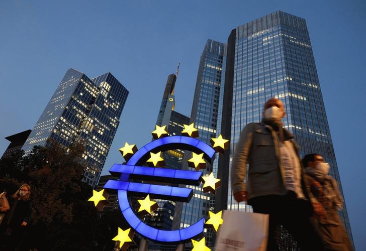 Avrupa Merkez Bankası da kararını verdi: Faizlerde sürpriz yok! Euro düşüşe geçti...
