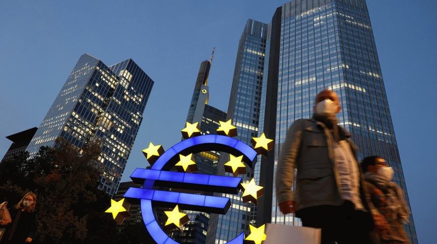 Avrupa Merkez Bankası da kararını verdi: Faizlerde sürpriz yok! Euro düşüşe geçti...