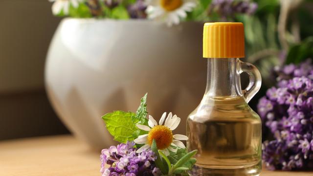 Papatya yağının faydaları nelerdir, saç rengini açar mı? Papatya yağı ne işe yarar, cilde faydaları nelerdir?