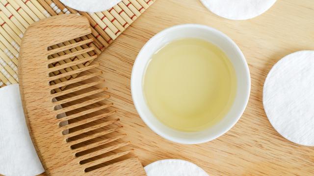 Zeytinyağının saça faydaları nelerdir, zeytinyağı saç maskesi nasıl yapılır? Zeytinyağı saça nasıl uygulanır, dökülen saça zeytinyağı iyi gelir mi?