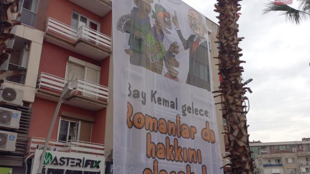 AK Partili Cemal Bekle'den o karikatüre tepki: 14 Mayıs'ta Romanlar bu afişi unutmayacak sandıkta cevap verecektir