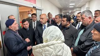 Bakan Karaismailoğlu Trabzon'da trafik kazasında yaralananları hastanede ziyaret etti