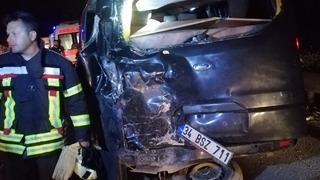 Mersin'de otobüsle minibüs çarpıştı, 8 kişi yaralandı