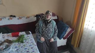 Evde bir şey bulamayınca bakın ne yaptılar! Zor durumdaki yaşlı kadının evine giren hırsızlar...