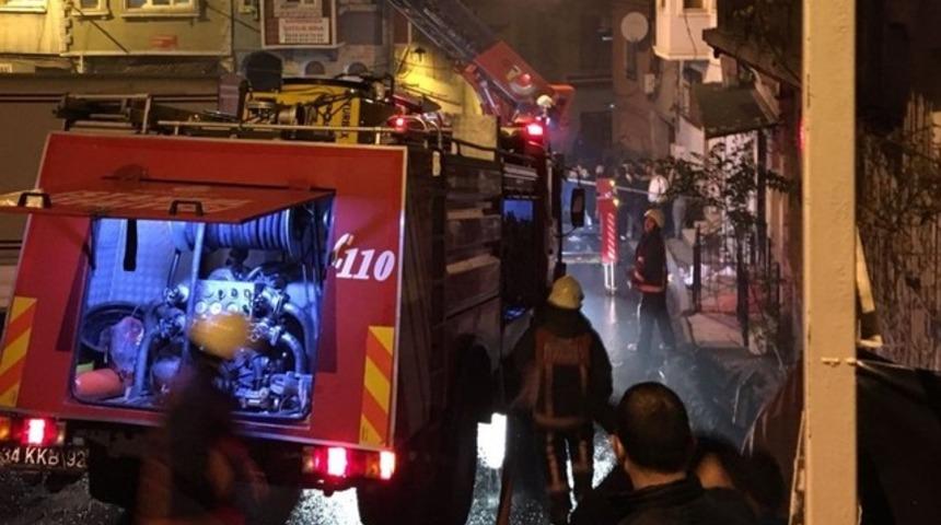 Beyoğlu'nda yangın paniği