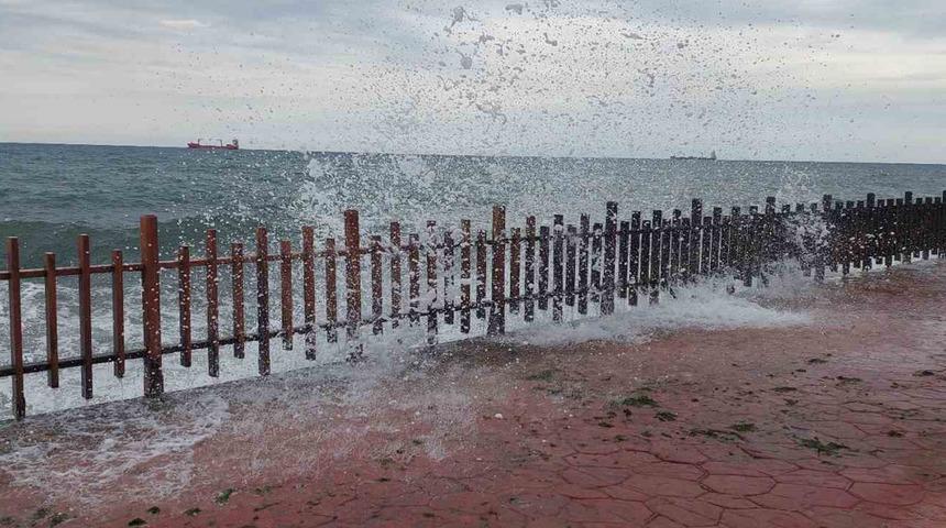 Meteoroloji'nin uyarılarının ardından... Marmara Denizi ulaşımına poyraz engeli