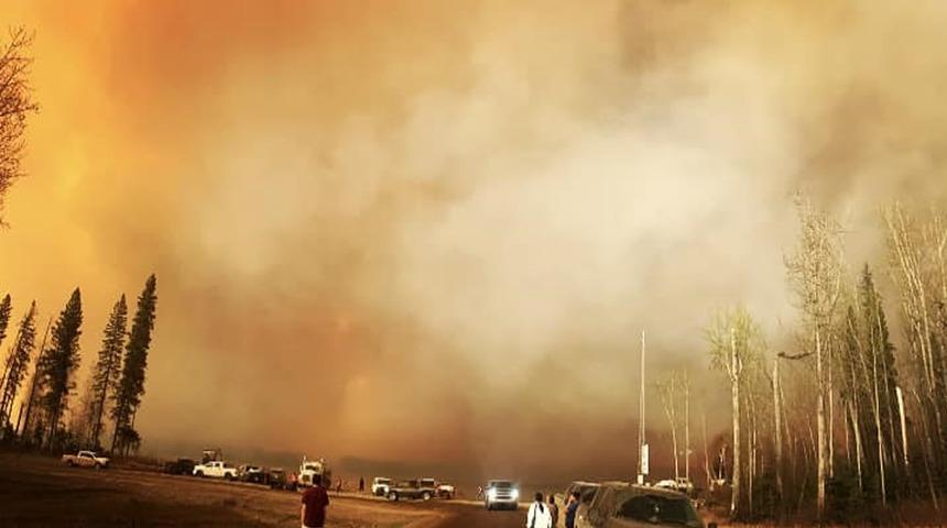 Kanada'da 78 noktada orman yangını! Hektarlarca alan k&uuml;le d&ouml;nd&uuml;