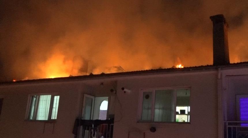 Bursa'da 5 katlı binada yangın!