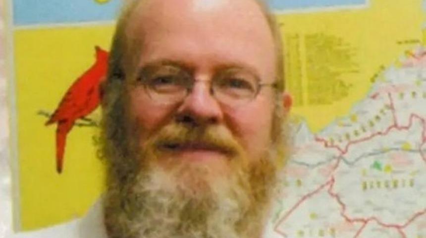 Ortaokulda skandal! Okul bahçesinde mastürbasyon yaparken yakalanan öğretmenin dolabından “En seksi 10 öğrenci” listesi çıktı...